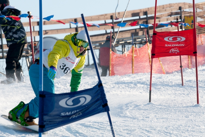 Fotografia sportowa - snowboardowe zawody sportowe